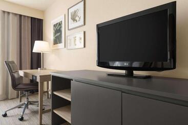 هتل Country Inn & Suites By Radisson, Milwaukee Airport, Wi