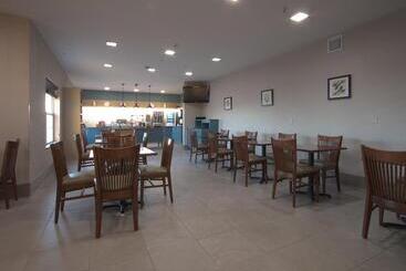 هتل Country Inn & Suites By Radisson, Moline Airport, Il