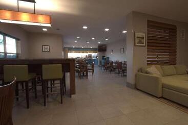 هتل Country Inn & Suites By Radisson, Moline Airport, Il