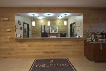 هتل Country Inn & Suites By Radisson, Moline Airport, Il