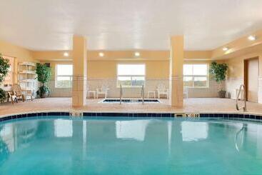 هتل Country Inn & Suites By Radisson, Moline Airport, Il