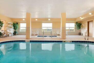 هتل Country Inn & Suites By Radisson, Moline Airport, Il