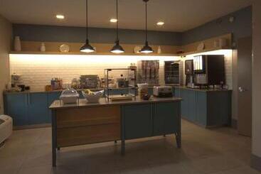 هتل Country Inn & Suites By Radisson, Moline Airport, Il