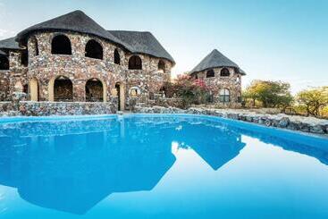 هتل Eagle Tented Lodge & Spa Etosha