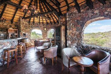 هتل Eagle Tented Lodge & Spa Etosha