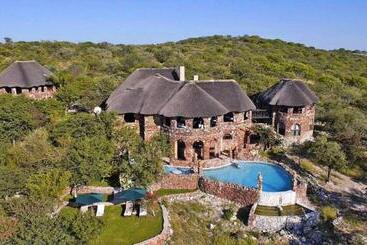 هتل Eagle Tented Lodge & Spa Etosha