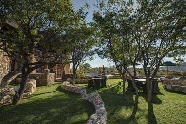 هتل Eagle Tented Lodge & Spa Etosha