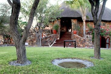 هتل Eagle Tented Lodge & Spa Etosha