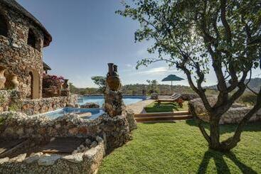 هتل Eagle Tented Lodge & Spa Etosha