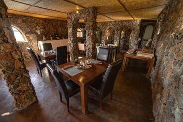 هتل Eagle Tented Lodge & Spa Etosha