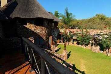 هتل Eagle Tented Lodge & Spa Etosha
