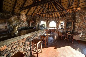 هتل Eagle Tented Lodge & Spa Etosha