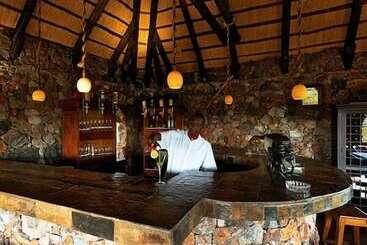 هتل Eagle Tented Lodge & Spa Etosha