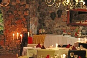 هتل Eagle Tented Lodge & Spa Etosha