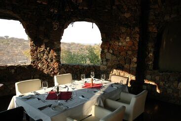 هتل Eagle Tented Lodge & Spa Etosha