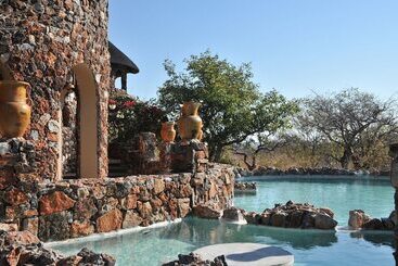 هتل Eagle Tented Lodge & Spa Etosha