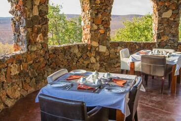 هتل Eagle Tented Lodge & Spa Etosha