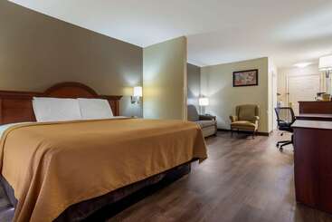 هتل Econo Lodge Inn & Suites