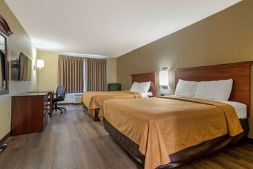 هتل Econo Lodge Inn & Suites
