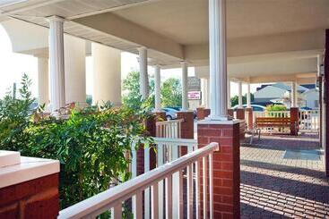 هتل Four Points By Sheraton Louisville Airport