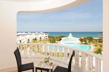 ホテル Golden Tulip Taj Sultan Resort