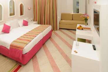 ホテル Golden Tulip Taj Sultan Resort