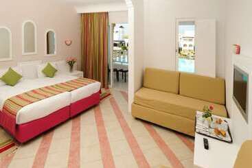 ホテル Golden Tulip Taj Sultan Resort