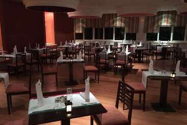 ホテル Golden Tulip Taj Sultan Resort