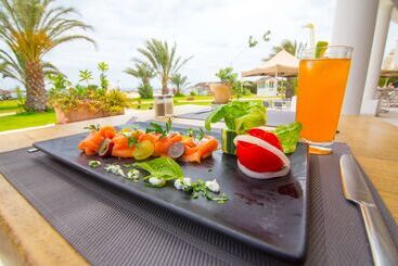 ホテル Golden Tulip Taj Sultan Resort