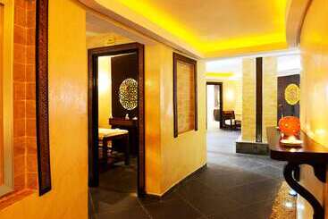 ホテル Golden Tulip Taj Sultan Resort