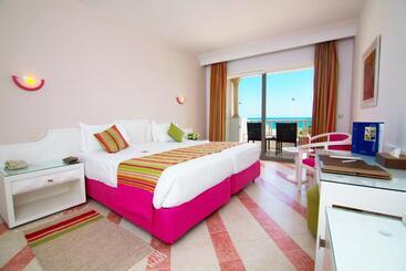 ホテル Golden Tulip Taj Sultan Resort