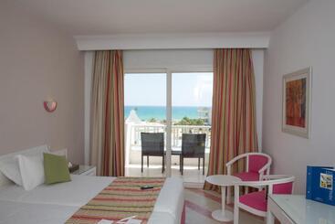ホテル Golden Tulip Taj Sultan Resort