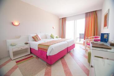 ホテル Golden Tulip Taj Sultan Resort