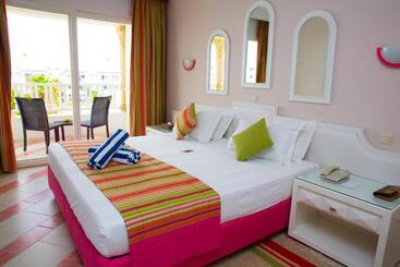 ホテル Golden Tulip Taj Sultan Resort