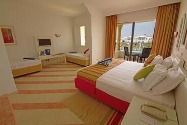 ホテル Golden Tulip Taj Sultan Resort