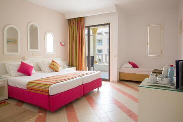 ホテル Golden Tulip Taj Sultan Resort