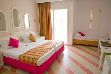 فندق Golden Tulip Taj Sultan Resort