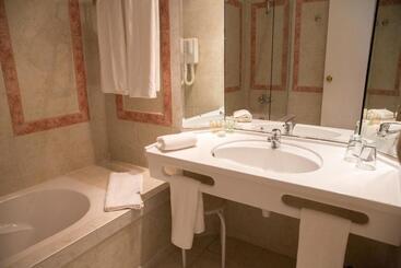 ホテル Golden Tulip Taj Sultan Resort