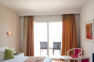 ホテル Golden Tulip Taj Sultan Resort