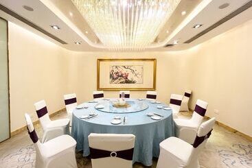 Guangdong Hotel Free Shuttle & Registration Counter Service During Canton Fair