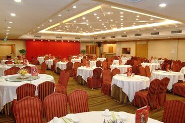 Guangdong Hotel Free Shuttle & Registration Counter Service During Canton Fair