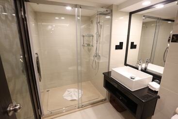 Guangdong Hotel Free Shuttle & Registration Counter Service During Canton Fair