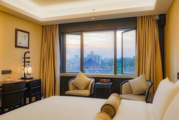 Guangdong Hotel Free Shuttle & Registration Counter Service During Canton Fair