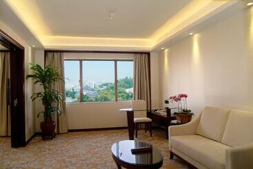 Guangdong Hotel Free Shuttle & Registration Counter Service During Canton Fair
