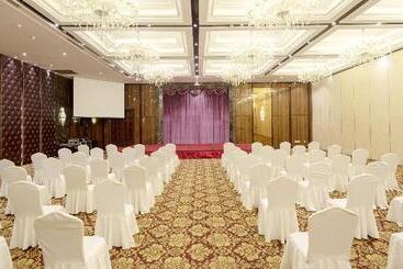 هتل Holiday Inn Express Xiamen Lushan  Shopping Center, An Ihg