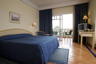 هتل Medina Belisaire And Thalasso