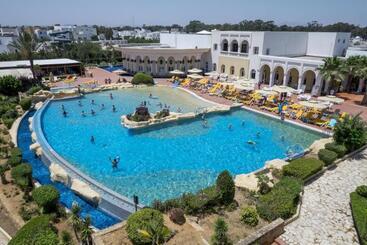 هتل Medina Belisaire And Thalasso