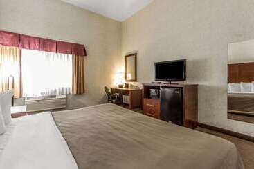 هتل Quality Inn