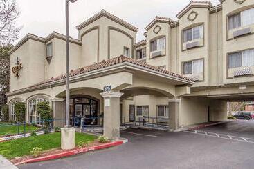 هتل Quality Inn