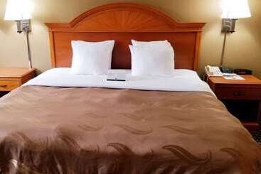 هتل Quality Inn & Suites Cincinnati Sharonville